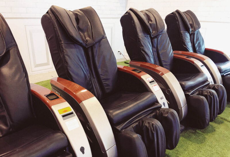 15 Best Massage Chairs Under 2000 (2023 Review)